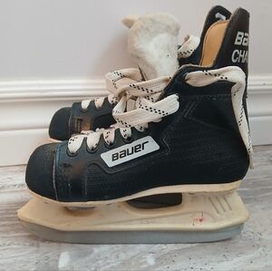 Vintage BAUER Charger Kids Hockey Skates Size 10 Made in Canada